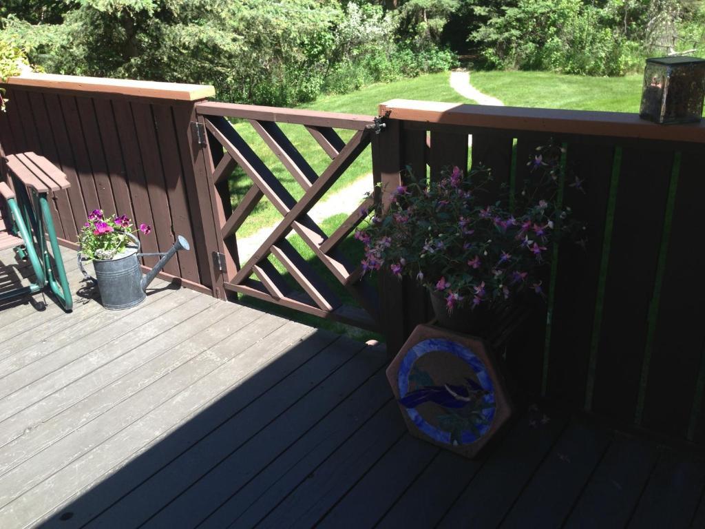 Redwood Meadows Bed And Breakfast Bragg Creek Экстерьер фото