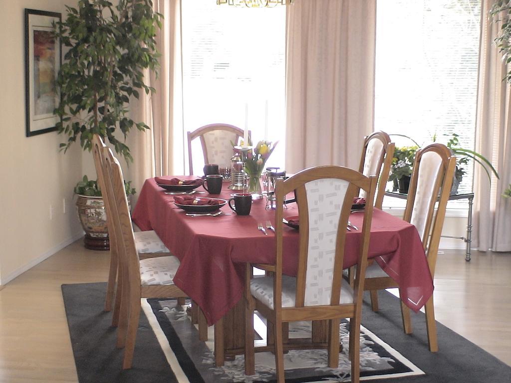 Redwood Meadows Bed And Breakfast Bragg Creek Экстерьер фото