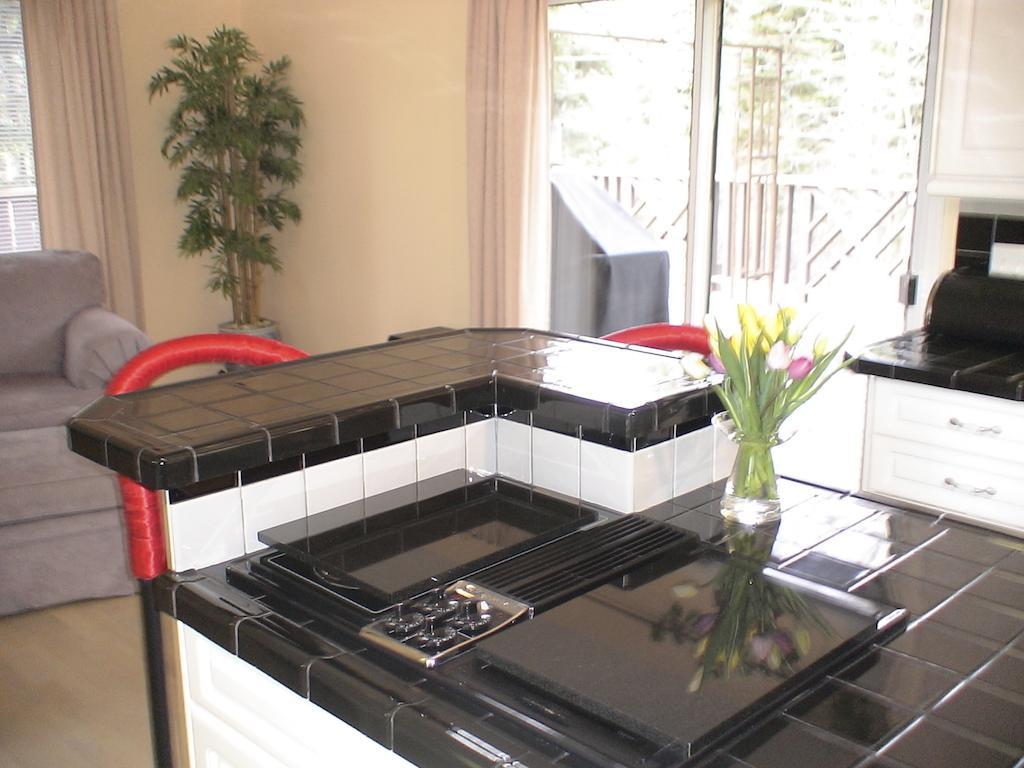 Redwood Meadows Bed And Breakfast Bragg Creek Экстерьер фото