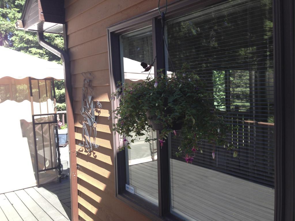 Redwood Meadows Bed And Breakfast Bragg Creek Экстерьер фото